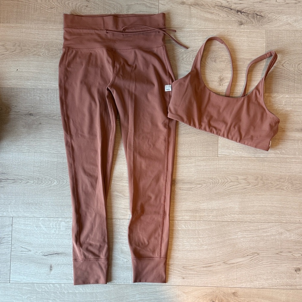 Vuori Daily Leggings and Yosemite Sports Bra Set, Light Penny, Small